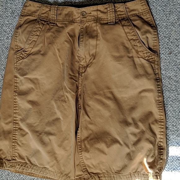 Arizona Jean Co Men's khaki shorts size 32 - Picture 1 of 3